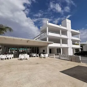 L'eros Ajía Nápa
